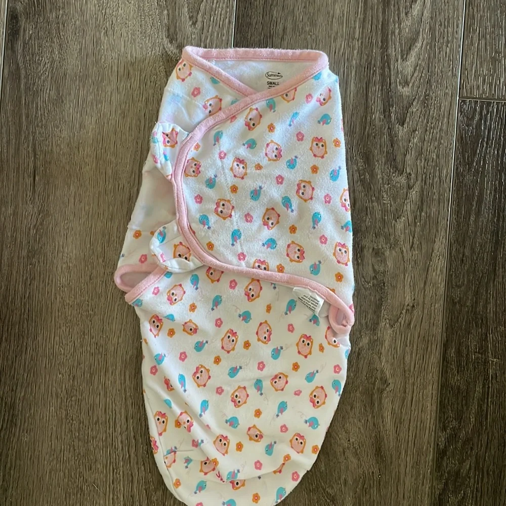 Bundle of 2 Summer Infant Baby Girl’s Swaddles Sz S